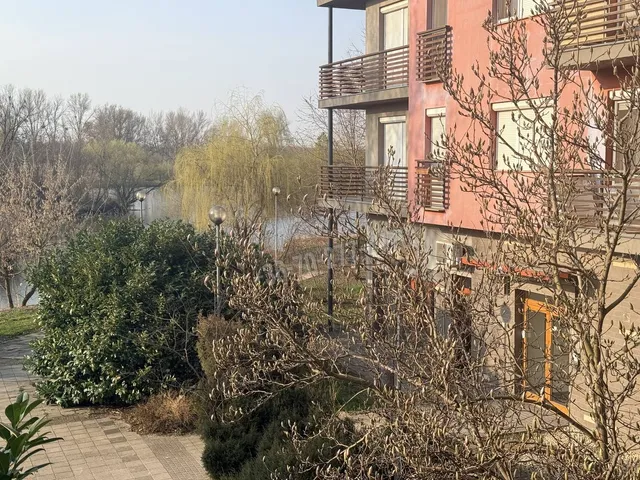 Eladó lakás Oroszlány, Tópart utca 46 nm