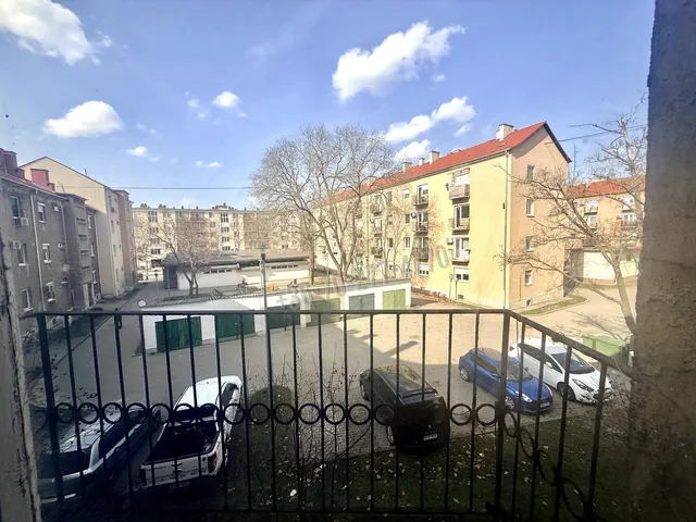 Eladó lakás Oroszlány, Óváros 71 nm