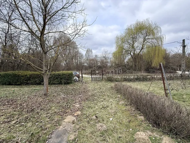 Eladó mezőgazdasági ingatlan Oroszlány 25 nm