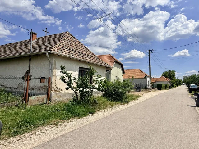 Eladó telek Oroszlány 1488 nm