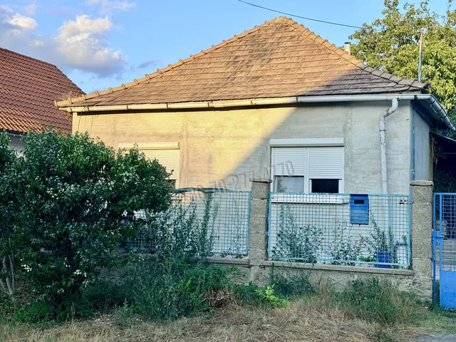 Eladó ház Oroszlány, Borbálatelep 90 nm