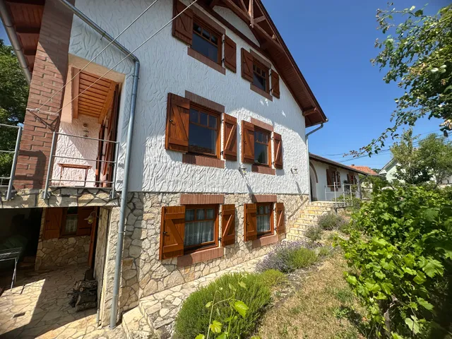 Eladó ház Rezi 220 nm