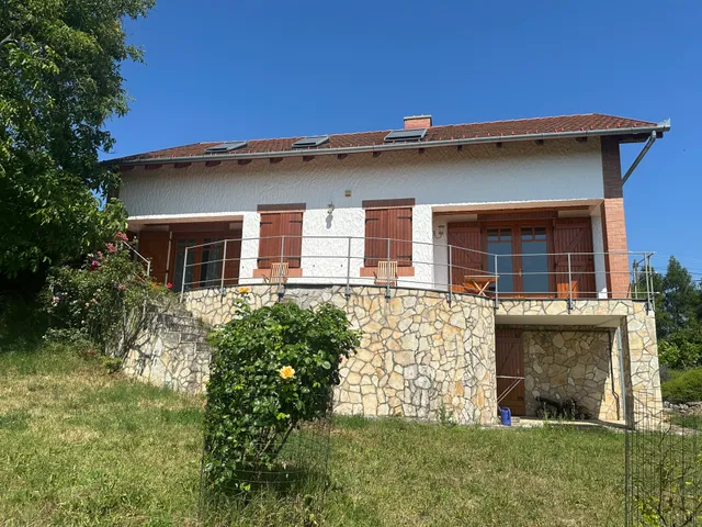 Eladó ház Rezi 220 nm