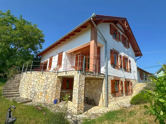 Eladó ház Rezi 220 nm