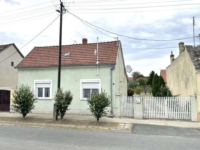 Eladó ház Szombathely, Éhen Gyula-lakótelep 80 nm