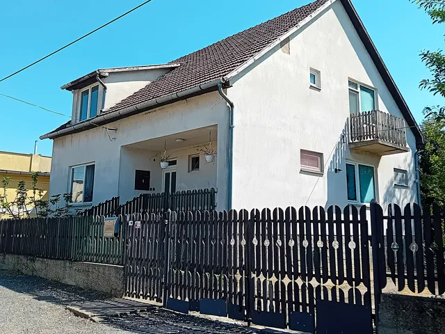 Eladó ház Rakamaz 150 nm