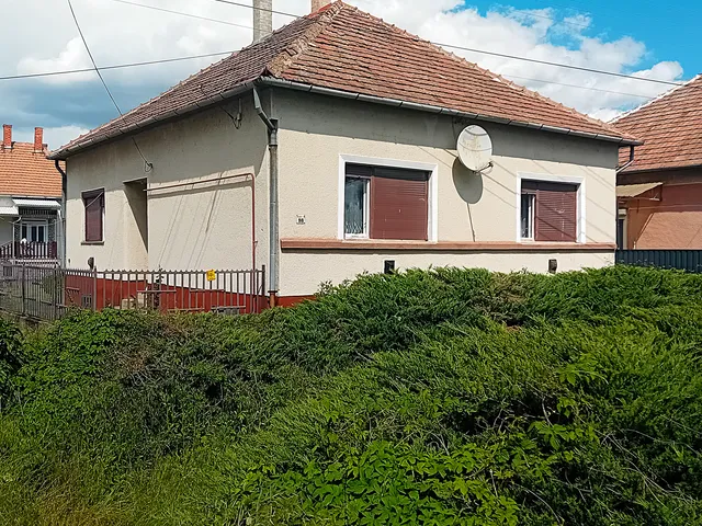 Eladó ház Rakamaz 95 nm