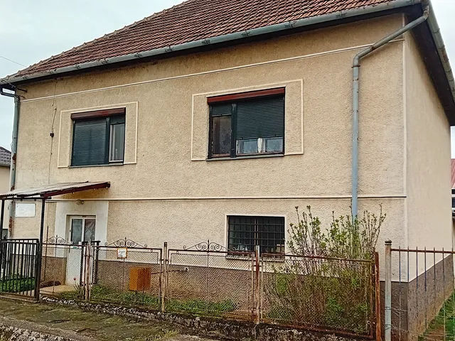 Eladó ház Rakamaz 120 nm