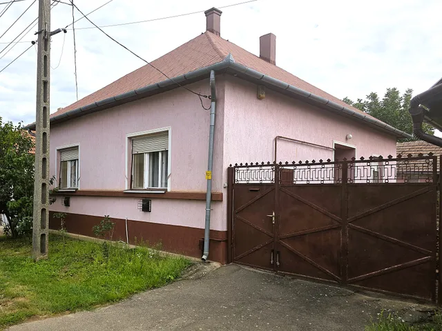 Eladó ház Rakamaz 83 nm