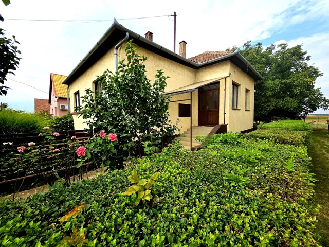 Eladó ház Rakamaz 81 nm