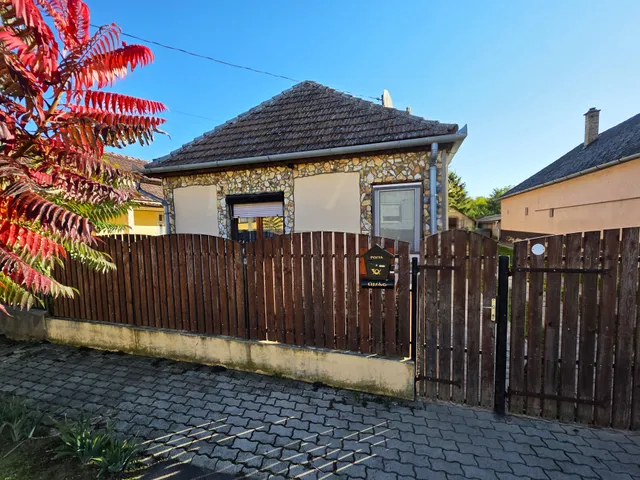 Eladó ház Rakamaz 81 nm