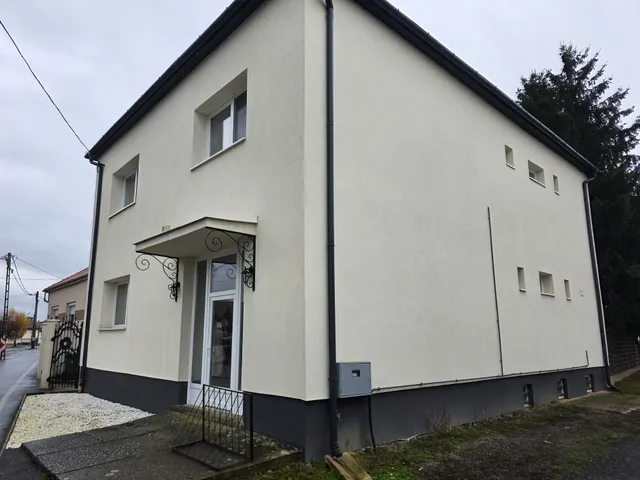 Eladó ház Rakamaz 280 nm