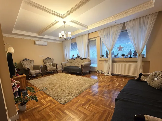 Eladó ház Rakamaz 280 nm