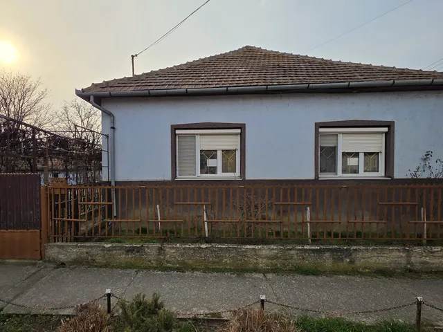 Eladó ház Rakamaz 82 nm