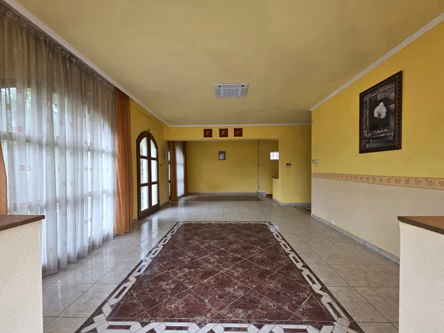 Eladó ház Rakamaz 232 nm