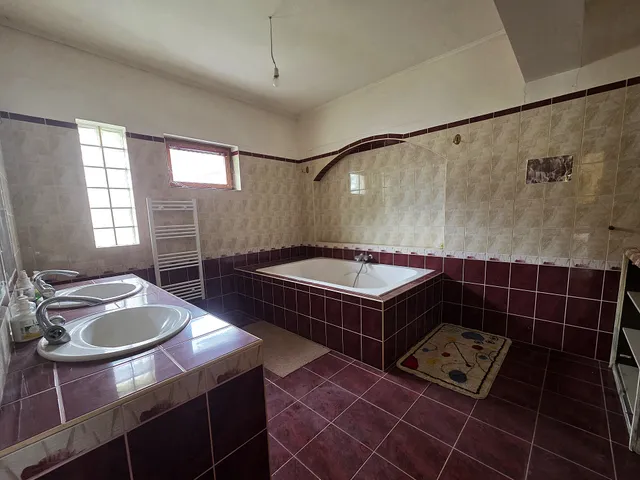 Eladó ház Rakamaz 232 nm