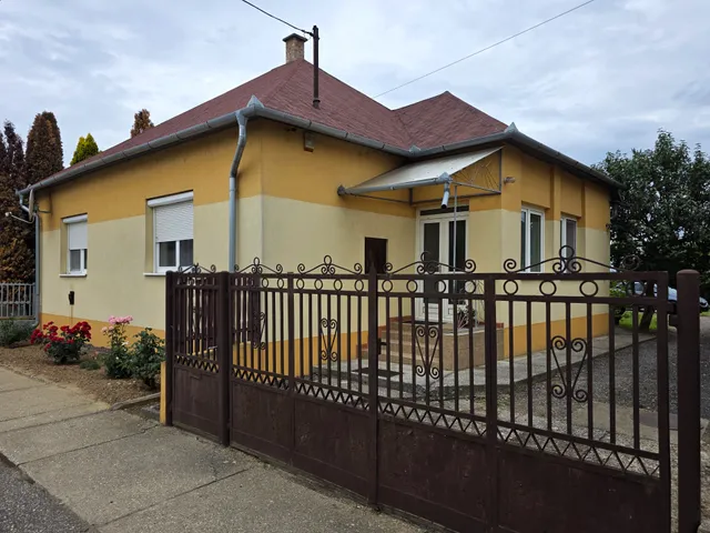 Eladó ház Rakamaz 98 nm