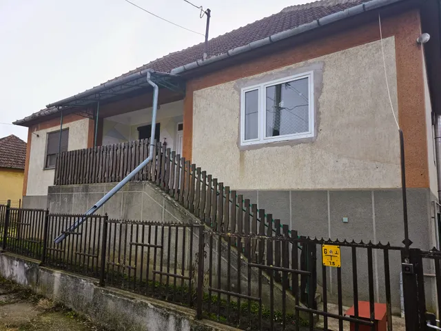 Eladó ház Tiszaeszlár 99 nm