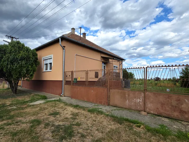 Eladó ház Rakamaz 96 nm