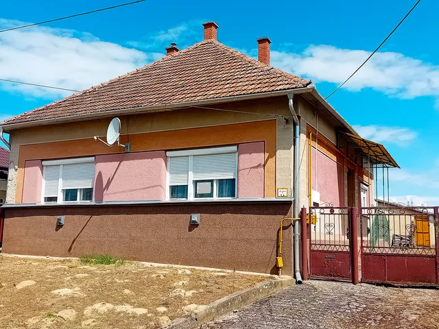 Eladó ház Rakamaz 104 nm