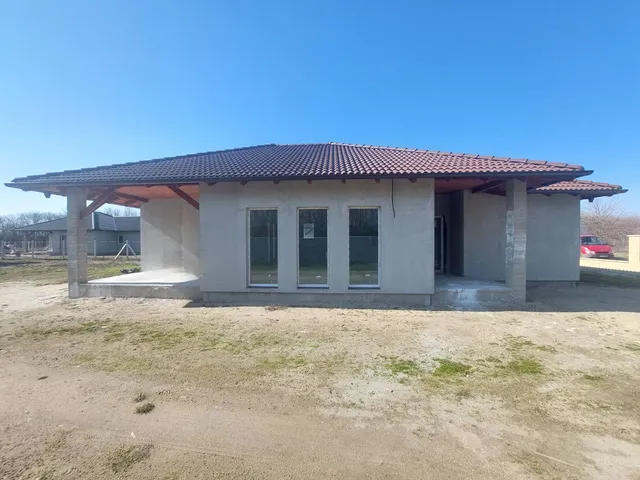 Eladó ház Kiskunlacháza 99 nm