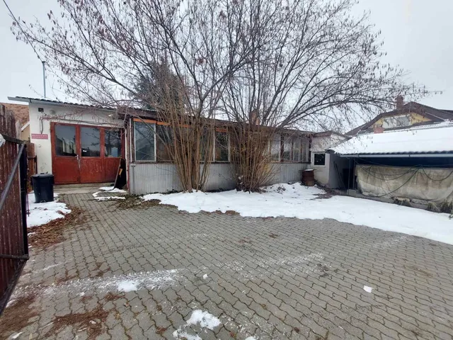 Eladó kereskedelmi és ipari ingatlan Szigetszentmiklós 261 nm