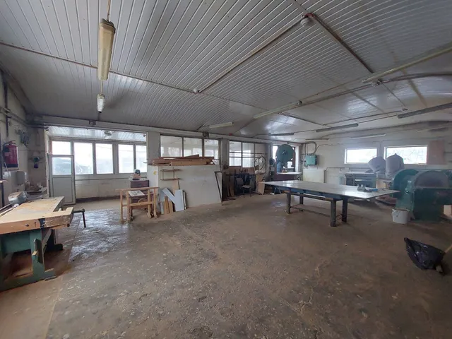 Eladó kereskedelmi és ipari ingatlan Szigetszentmiklós 261 nm