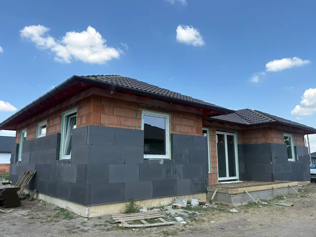 Eladó ház Kiskunlacháza 99 nm
