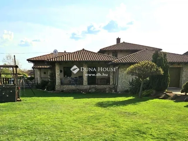 Eladó ház Dabas 317 nm