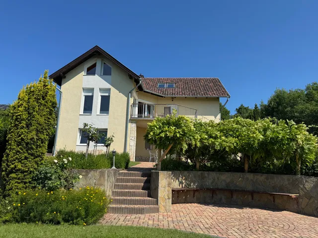 Eladó ház Balatonalmádi 185 nm