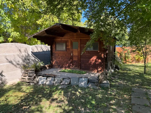 Eladó üdülő és hétvégi ház Balatonkenese 15 nm