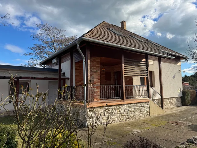 Eladó ház Balatonfűzfő 171 nm