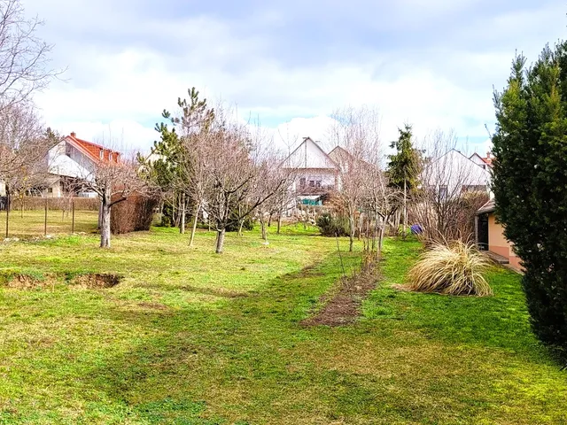 Eladó telek Felsőörs 720 nm