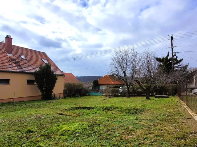 Eladó telek Felsőörs 720 nm