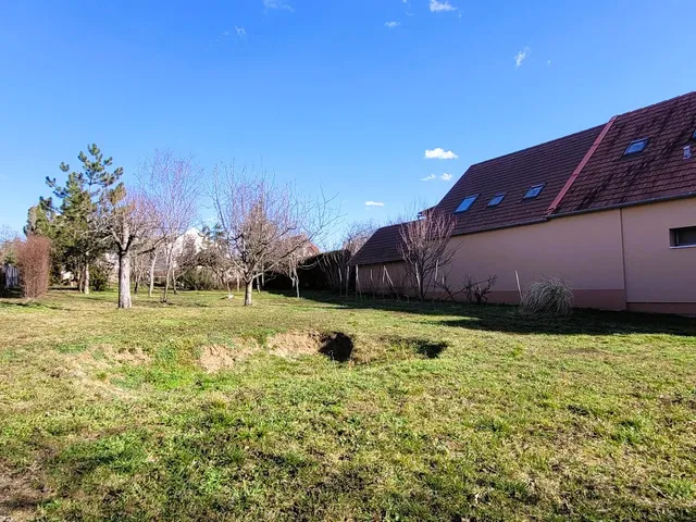 Eladó telek Felsőörs 720 nm