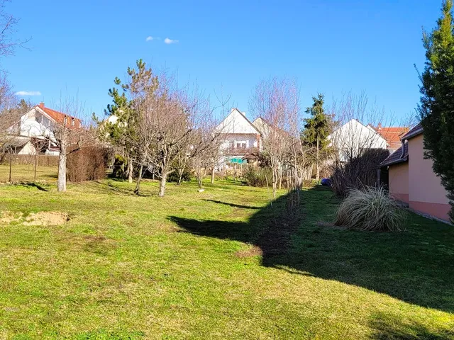 Eladó telek Felsőörs 686 nm