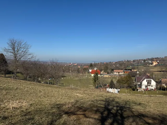 Eladó telek Kőröshegy 3551 nm