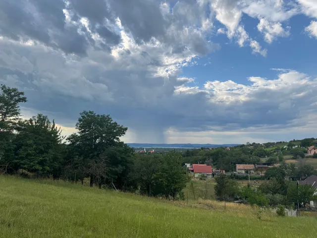Eladó telek Kőröshegy 3551 nm