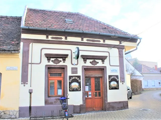 Eladó ház Pápa, Belváros 180 nm