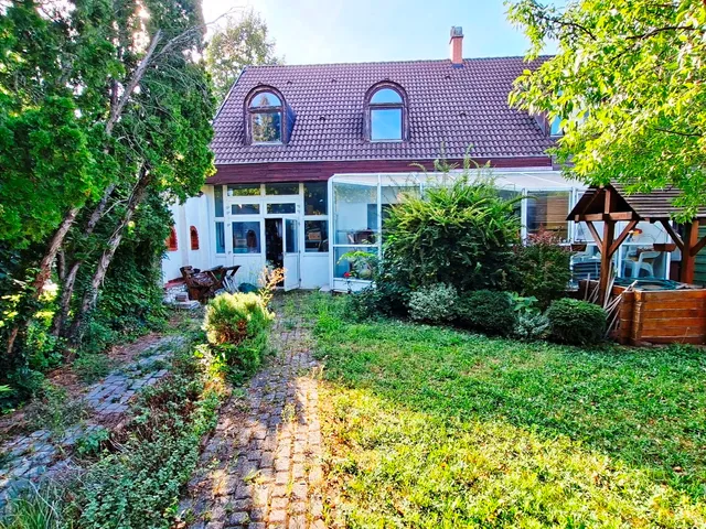 Eladó ház Székesfehérvár, Vezérutcák 135 nm