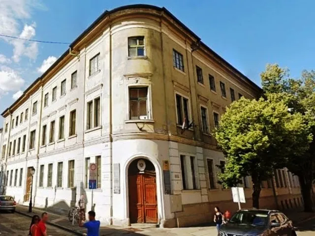 Eladó kereskedelmi és ipari ingatlan Székesfehérvár, Belváros 31 nm