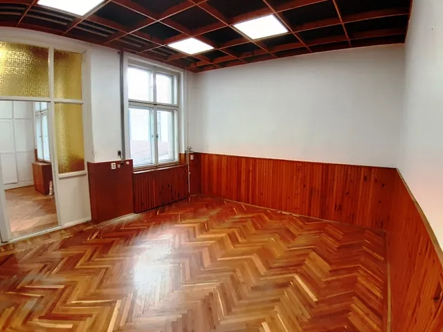 Kiadó kereskedelmi és ipari ingatlan Székesfehérvár, Belváros 31 nm