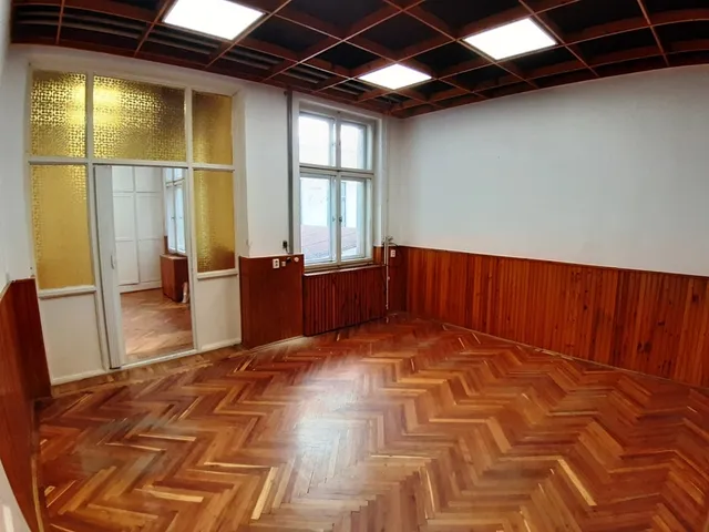 Kiadó kereskedelmi és ipari ingatlan Székesfehérvár, Belváros 31 nm