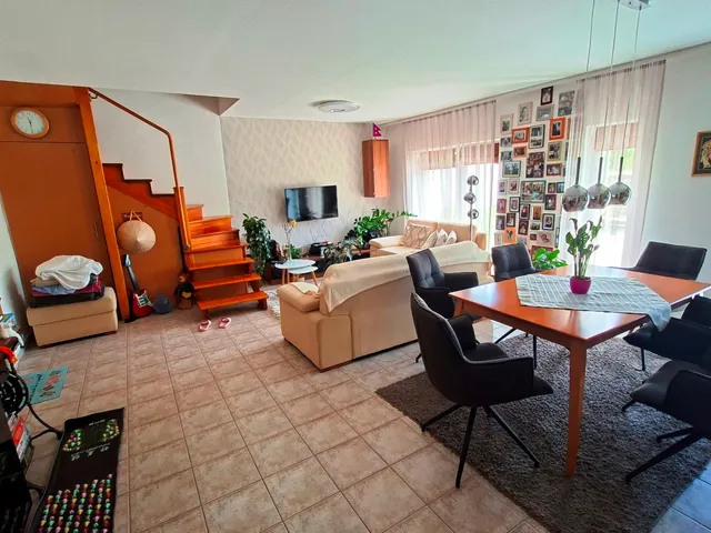 Eladó ház Székesfehérvár, Öreghegy 250 nm