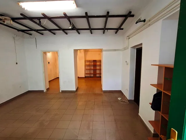 Kiadó kereskedelmi és ipari ingatlan Székesfehérvár, Belváros 44 nm