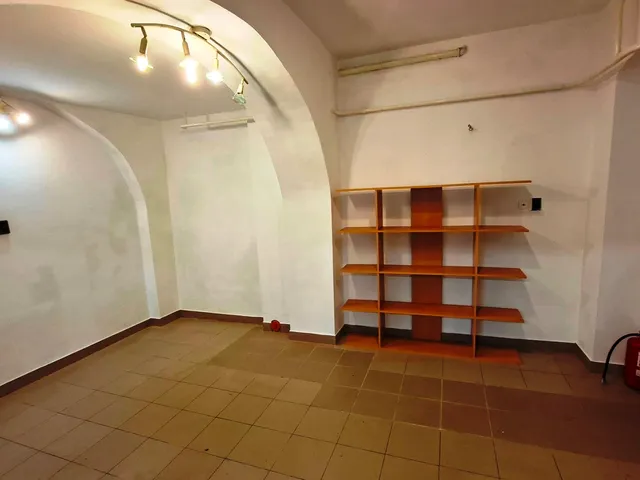 Kiadó kereskedelmi és ipari ingatlan Székesfehérvár, Belváros 44 nm