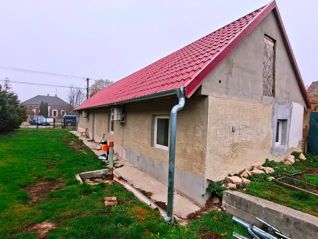 Eladó ház Soponya 67 nm