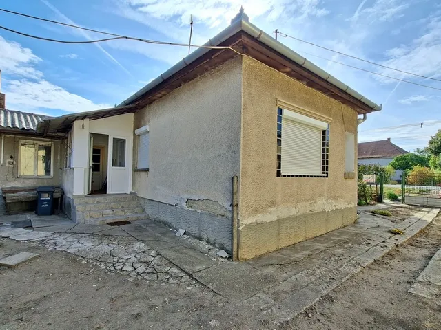 Eladó ház Cece 105 nm