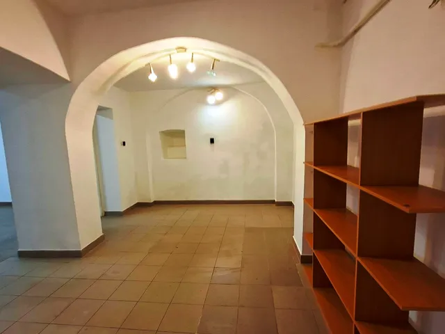 Kiadó kereskedelmi és ipari ingatlan Székesfehérvár, Belváros 44 nm