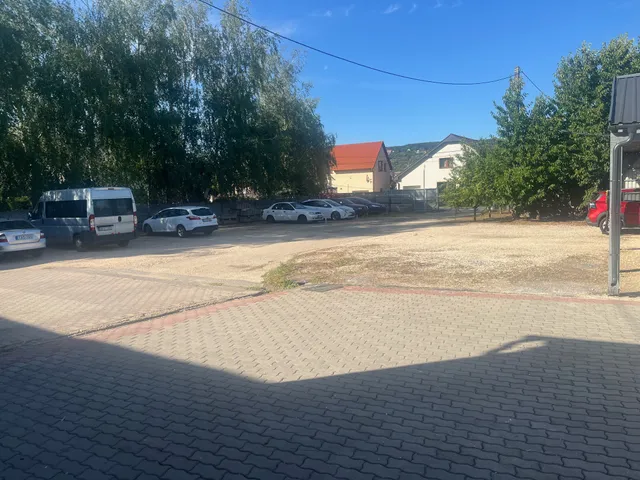 Eladó kereskedelmi és ipari ingatlan Tatabánya, Sárberek 280 nm